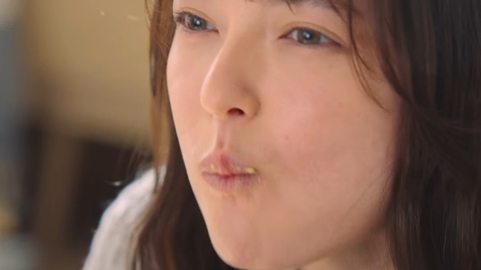 坂巻有紗　さかまきありさ　モスバーガー　アボカドバーガー　MOS　バイリンガル　クォーター　英語力　英語ペラペラ
