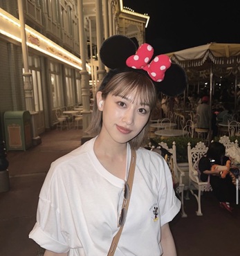 こくみん共済 浜辺詞織 はまべしおり ビールの売り子 ディズニー大好 インフルエンサー 新人女優