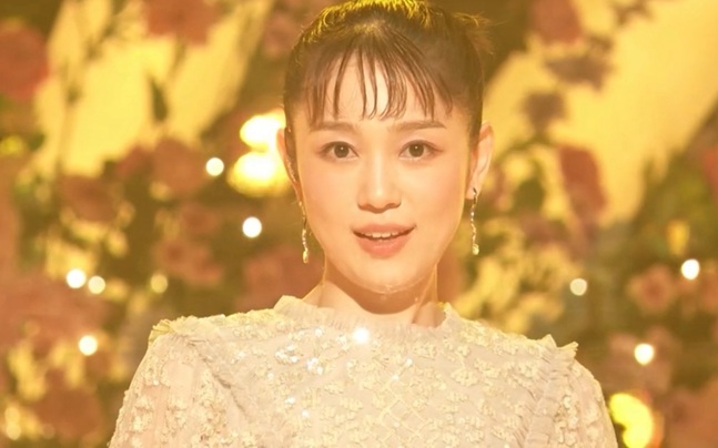 西野カナ かなやん 歌姫 CDTV 西野カナFes 激変 清楚化 ギャル 脱ギャル 黒髪 変わった 顔変わった 雰囲気変わった 別人級
