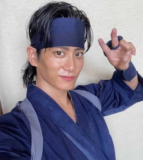 Amazon amazonビジネス　CM 大津朝陽　大津夕陽　ゆうひあさひ　双子俳優　双子芸能人　飛脚役

