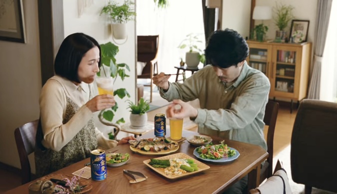 伊勢佳世　金麦　竹野内豊の妻役　金麦CM サントリー　金麦　発泡酒　いせかよ　花やか皿