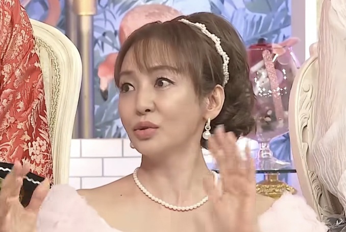 神田うの 神田うの唇 最終形態 ヒアル顏 唇お化け 激変 顔変わった 整形 整形疑惑 オバQ
